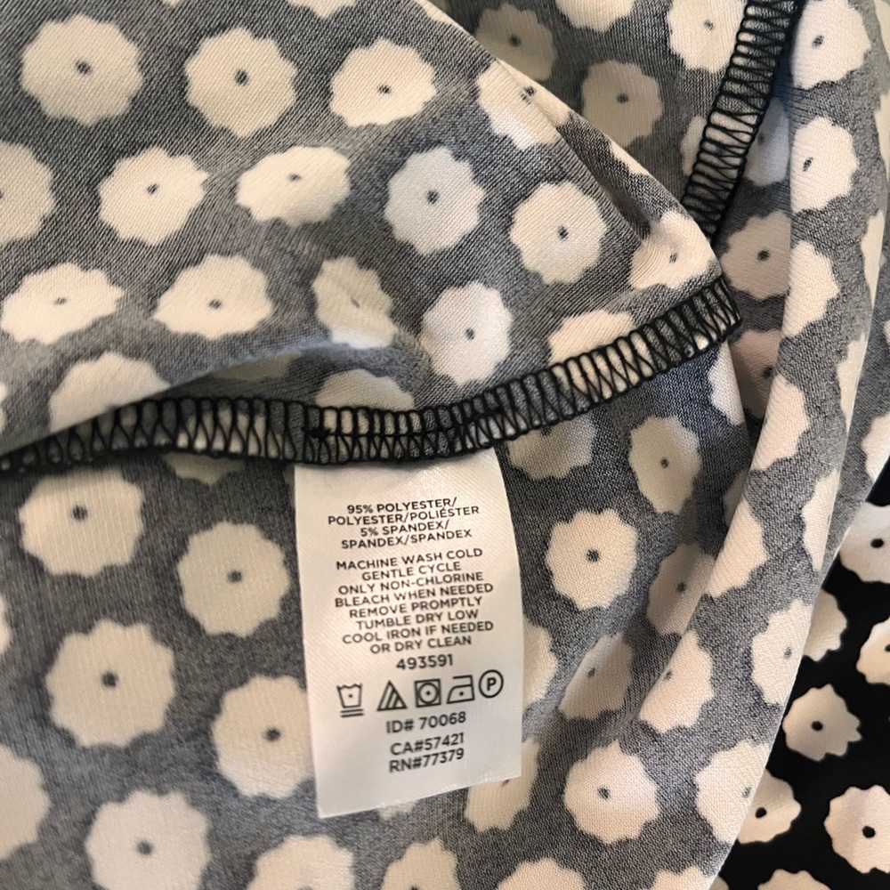 Ann Taylor black dress with a white floral pattern - Picture 4 of 5